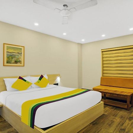 Itsy Hotels Transit Express Calcutta Exteriör bild