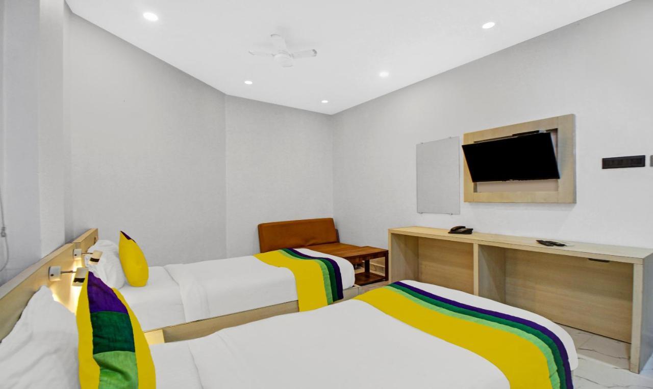 Itsy Hotels Transit Express Calcutta Exteriör bild
