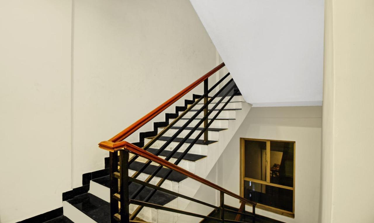 Itsy Hotels Transit Express Calcutta Exteriör bild