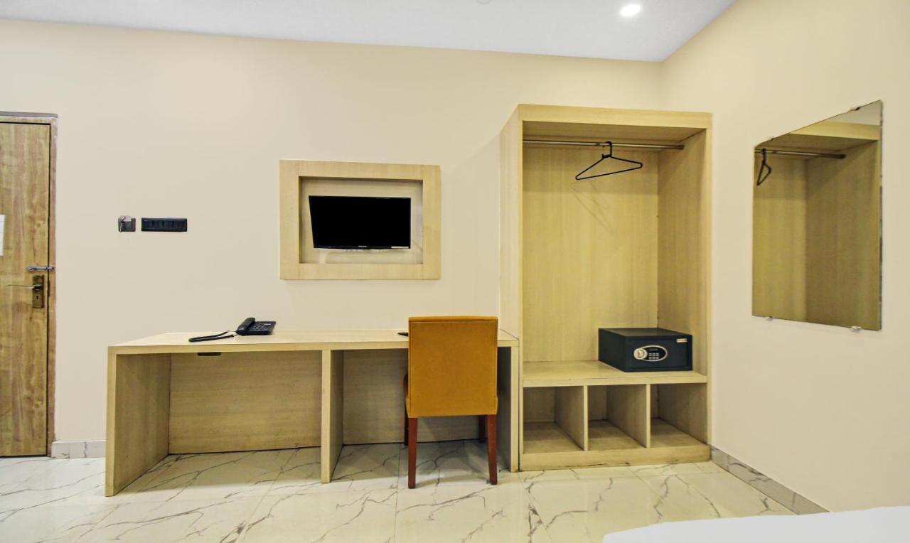 Itsy Hotels Transit Express Calcutta Exteriör bild
