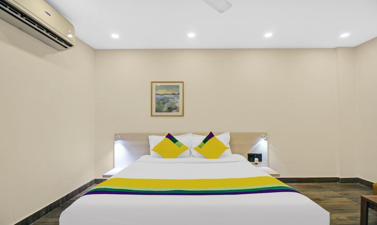 Itsy Hotels Transit Express Calcutta Exteriör bild