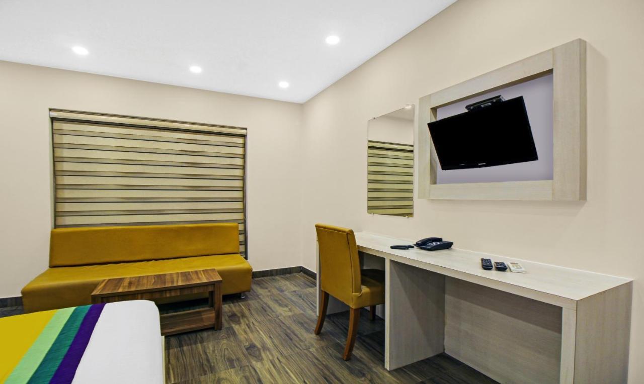 Itsy Hotels Transit Express Calcutta Exteriör bild